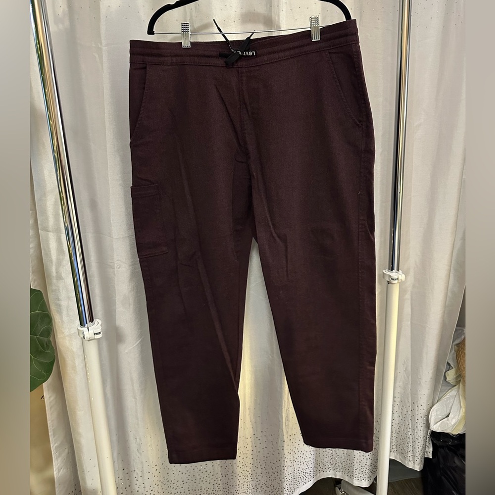 Levi’s casual polyester/viscose blend aubergine pants (L)